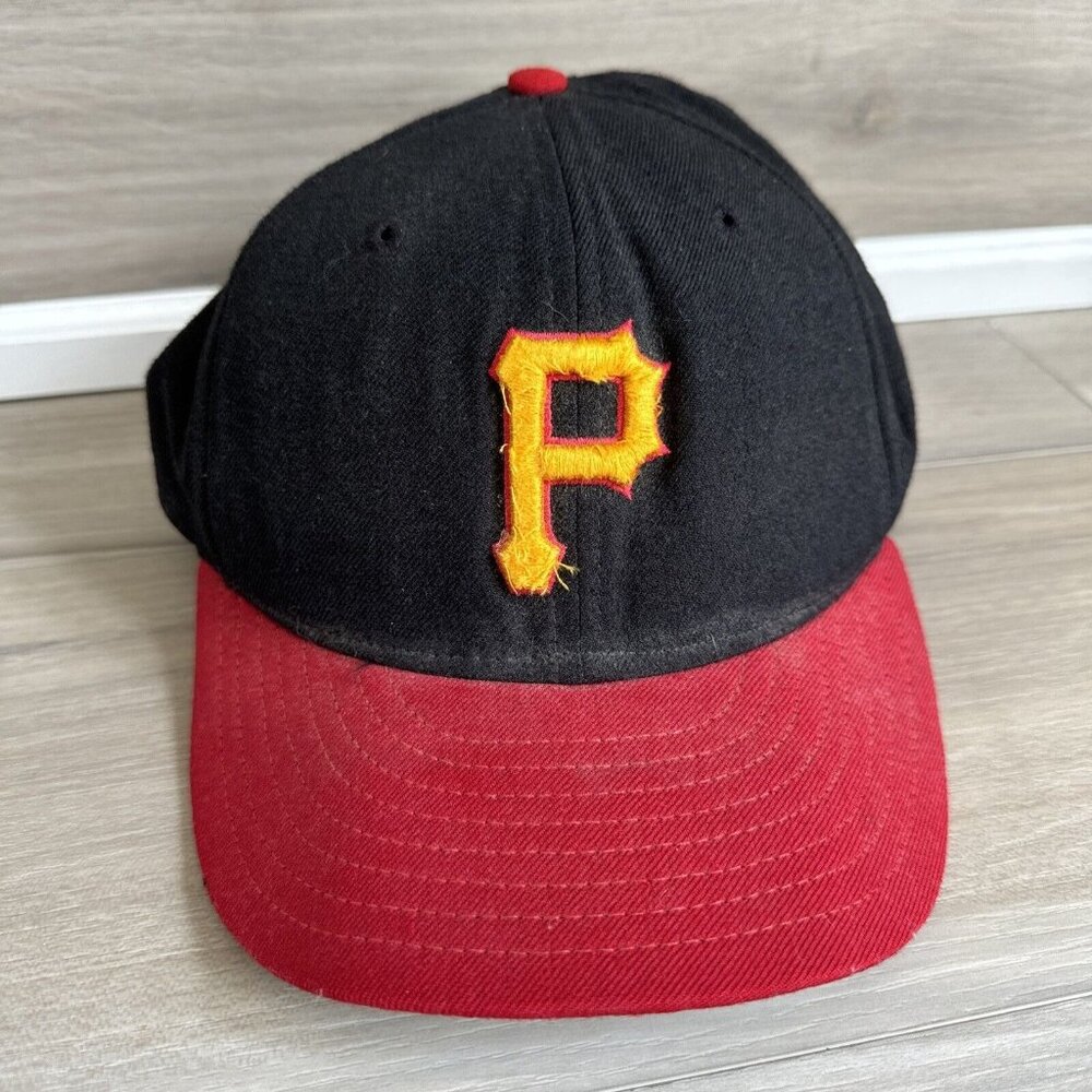 VINTAGE Pittsburgh Pirates Hat Cap Size 7 1/4 New Era Embroidered MLB USA 90s